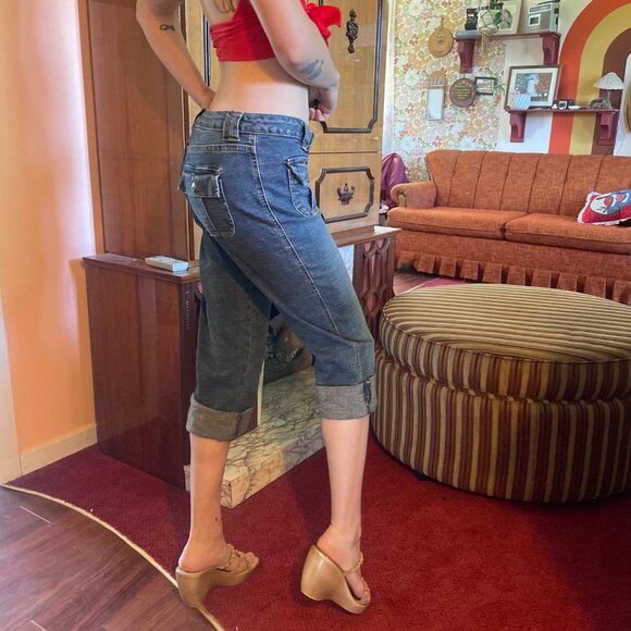 Y2K low rise capris with back pockets on front! - Picture 10 of 13